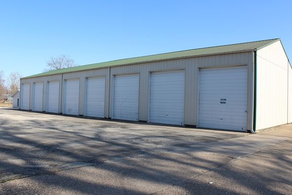 118 N Monroe St, Brookfield, MO 64628